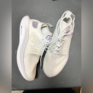 Nike Pegasus sneaker white size 6.5 white running shoes turbo